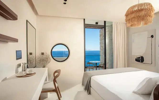 Deniz Manzaralı Jakuzili Deluxe Oda - Oda Kahvaltı