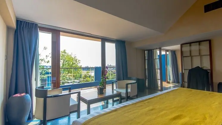 Deluxe King Bed Room