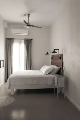 Deluxe Tek Büyük Yataklı Oda, 1 Çift Kişilik Yatak, Bahçe Manzaralı, Avlu