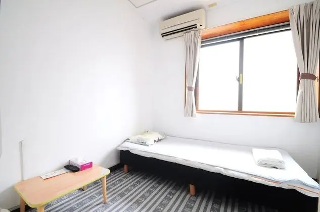 Tek Kişilik Oda, Sadece erkekler için (209, 2nd floor)