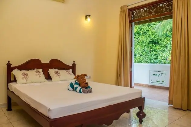 Deluxe Tek Büyük Yataklı Oda, Balkon, Bahçe Manzaralı