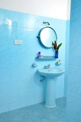 Deluxe Tek Büyük Yataklı Oda, Balkon, Bahçe Manzaralı