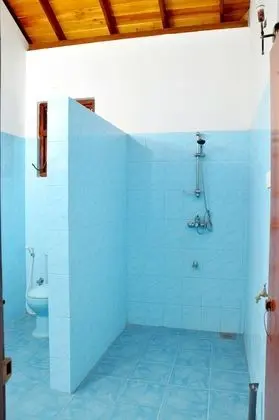 Deluxe Tek Büyük Yataklı Oda, Balkon, Bahçe Manzaralı
