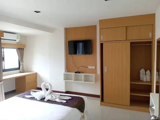 Executive Suite With Bathtub