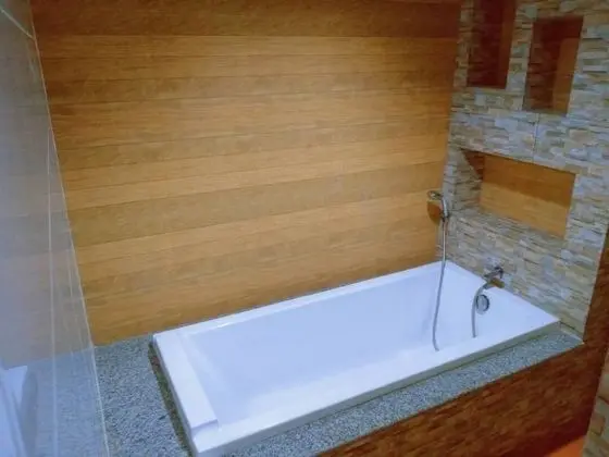 Executive Suite With Bathtub