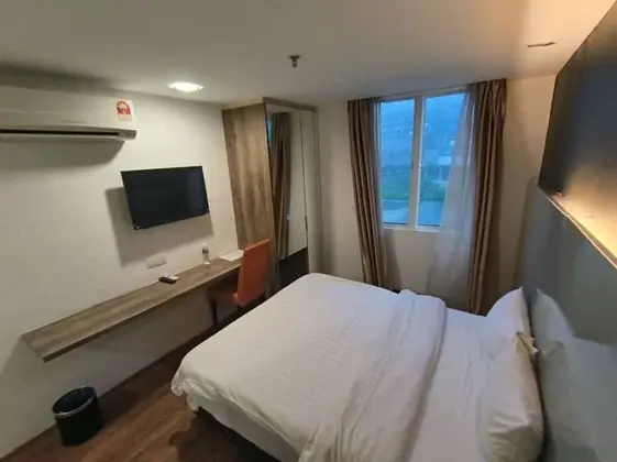 Deluxe Queen Room With Window