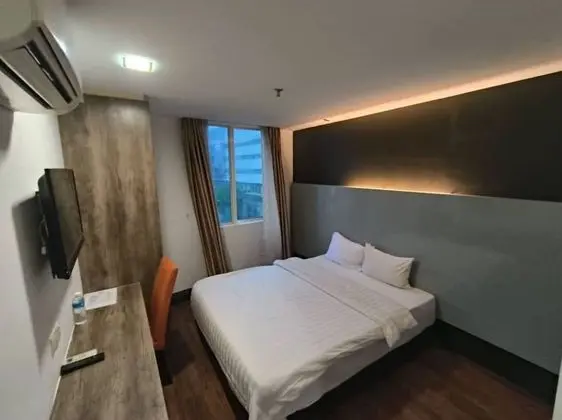Deluxe Queen Room With Window