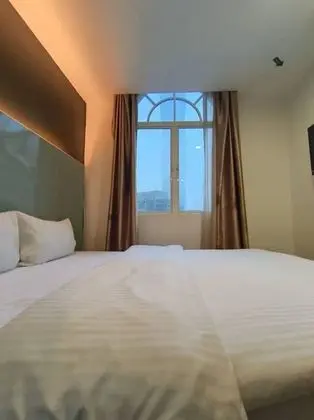 Deluxe Queen Room With Window