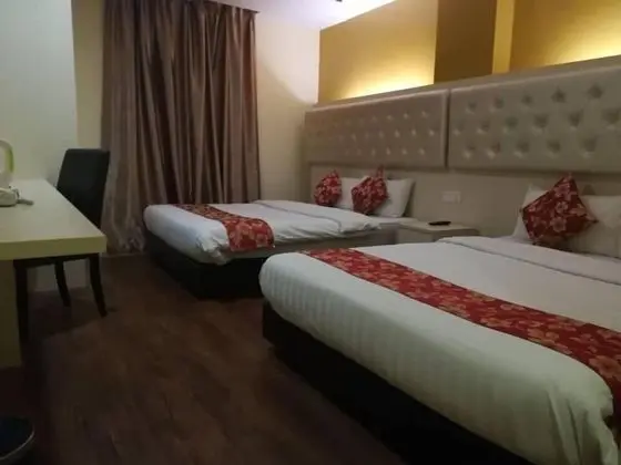 Family Suite With Window