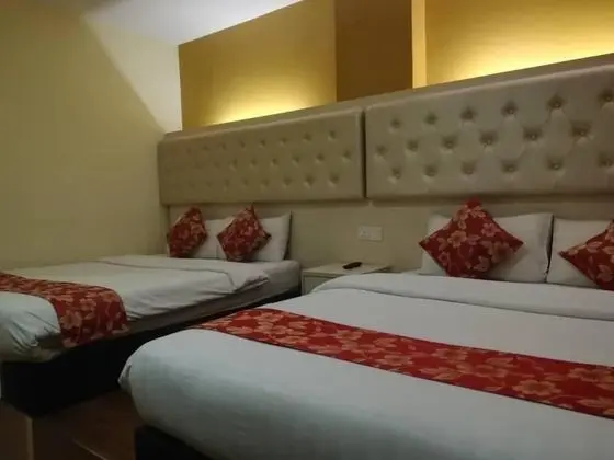 Family Suite With Window