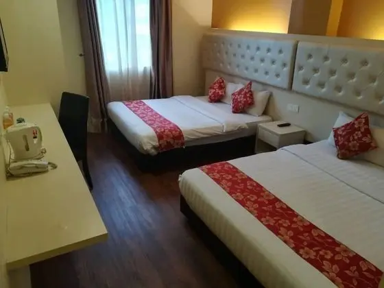 Family Suite With Window