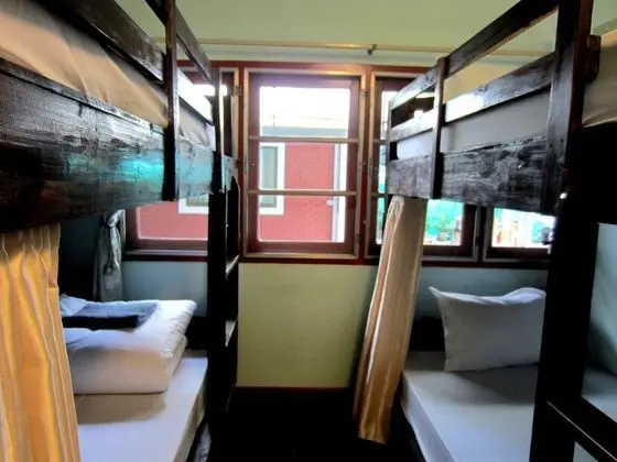Bunk Bed Shared Bathroom for a party of 6 pax