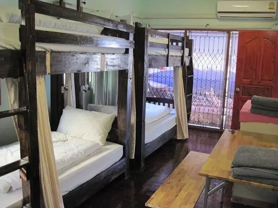 Bunk Bed Shared Bathroom for a party of 6 pax