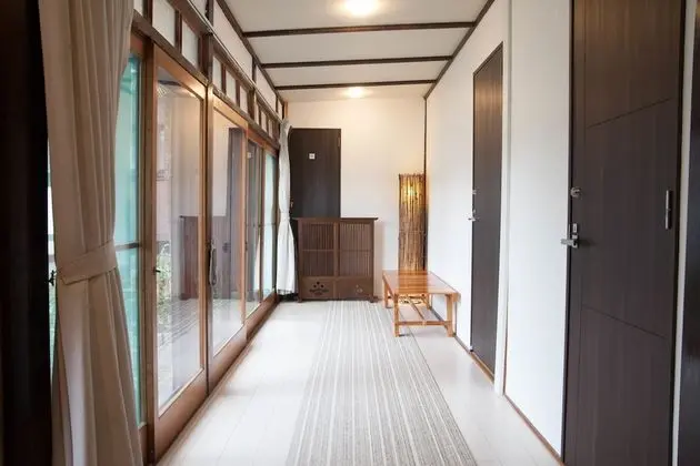 Ev (Private Vacation)