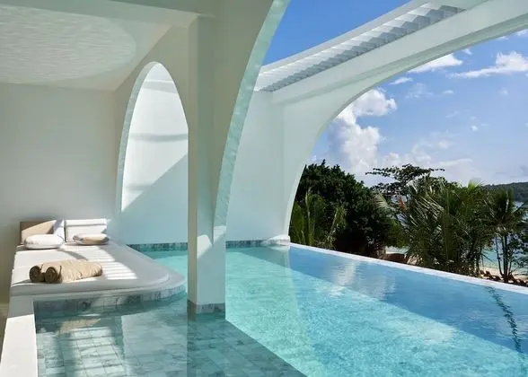 Oceanfront 1 Bedroom Pool Suite