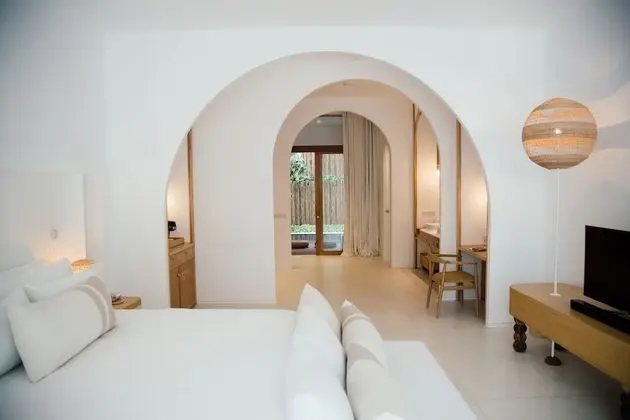 Oceanfront Garden Pool Suite