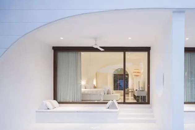 Oceanfront Garden Pool Suite