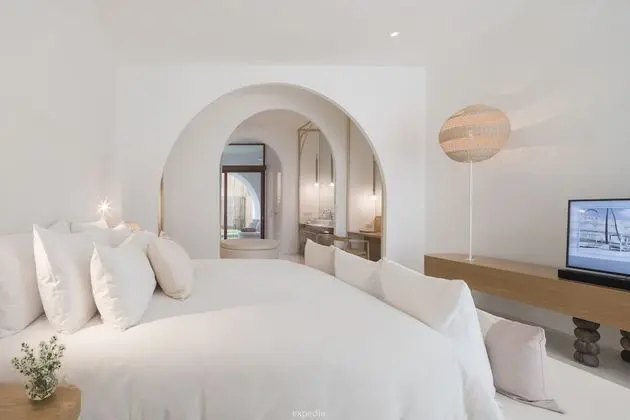Oceanfront Garden Pool Suite