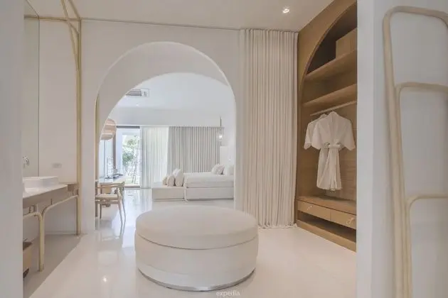 Oceanfront Garden Pool Suite