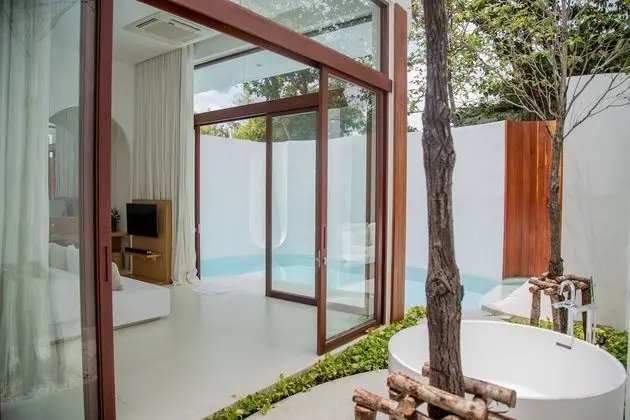 Oceanfront SALA Pool Villa