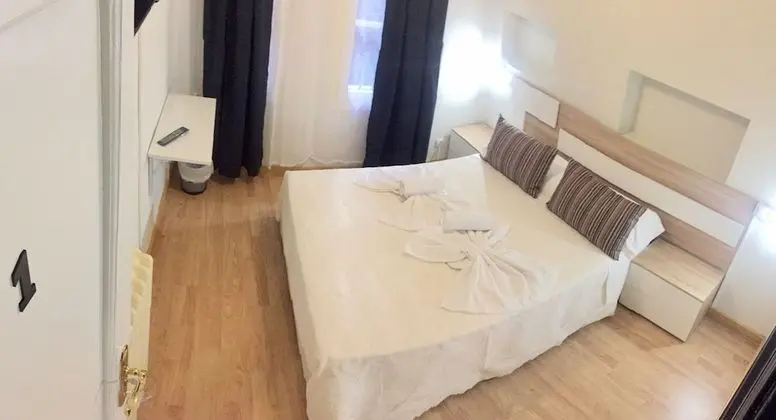 Tek Büyük Yataklı Oda, Ortak Banyo (1 - pasion)