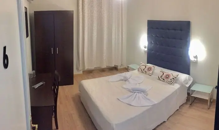 Tek Büyük Yataklı Oda, Ortak Banyo (3 - elegante)