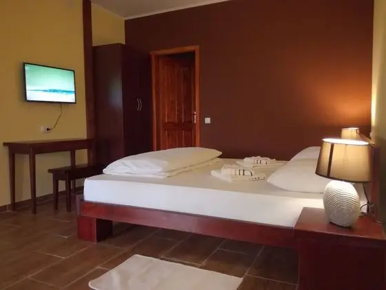 Luxury Üç Kişilik Oda, Bahçe Manzaralı