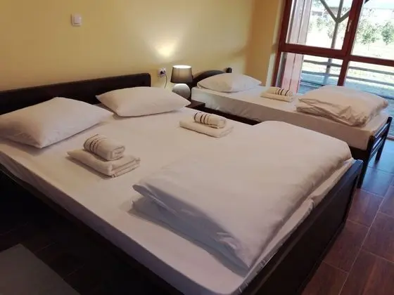 Luxury Üç Kişilik Oda, Bahçe Manzaralı