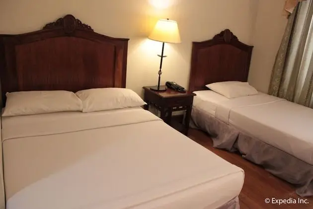 Deluxe Room with 1 Full Size Bed & 1 Single Bed