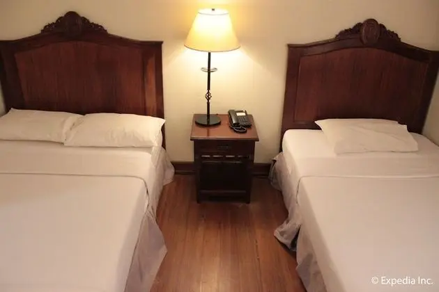 Deluxe Room with 1 Full Size Bed & 1 Single Bed