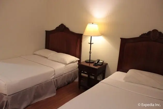 Deluxe Room with 1 Full Size Bed & 1 Single Bed