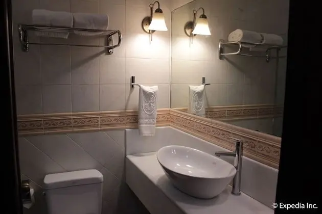 Deluxe Room with 1 Full Size Bed & 1 Single Bed