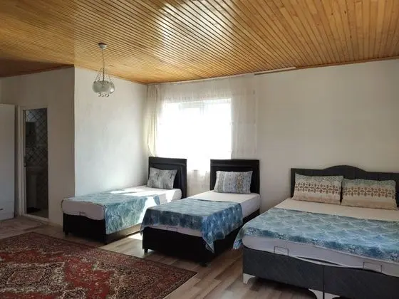 Balkonlu  dört  kişilik oda