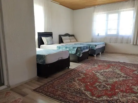 Balkonlu  dört  kişilik oda