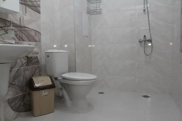 Basic Stüdyo, 1 En Büyük (King) Boy Yatak, Sigara İçilmez
