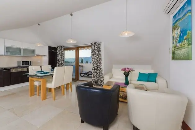 Penthouse 2, Balcony, Sea View