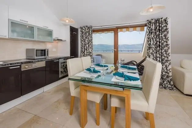 Penthouse 2, Balcony, Sea View