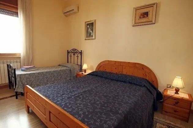 Üç Kişilik Oda