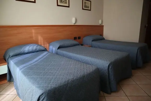 Üç Kişilik Oda