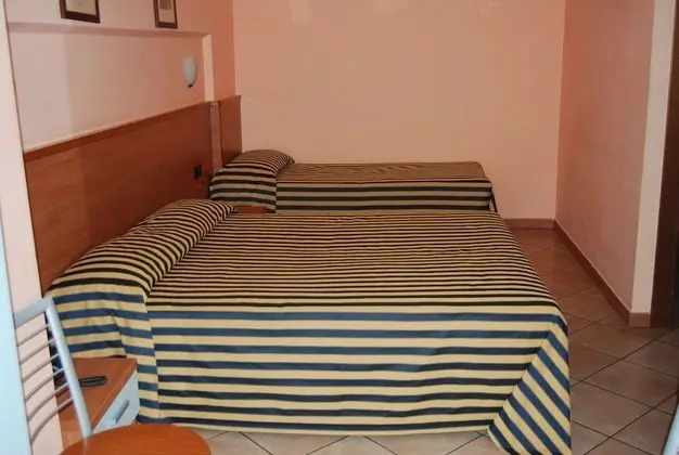 Üç Kişilik Oda