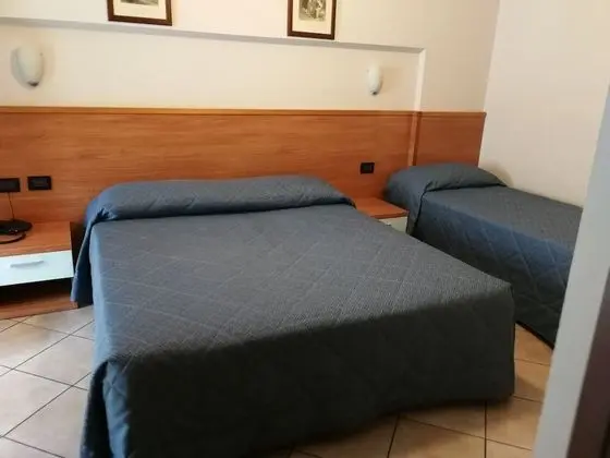 Üç Kişilik Oda