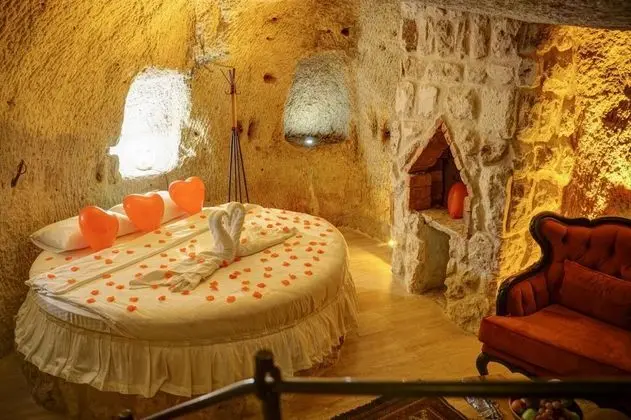 King Cave Suite, Jakuzili