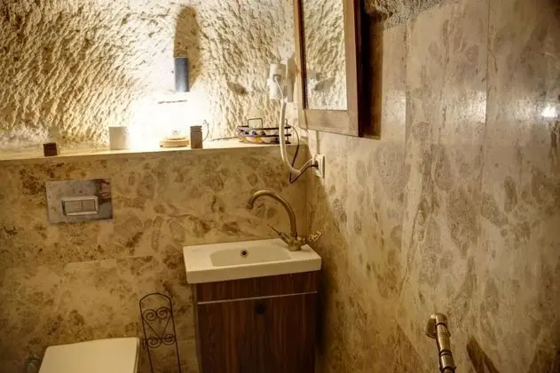 King Cave Suite, Jakuzili