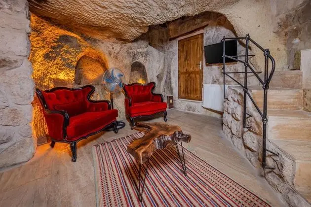 King Cave Suite, Jakuzili