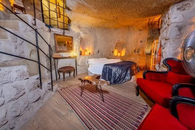 King Cave Suite, Jakuzili