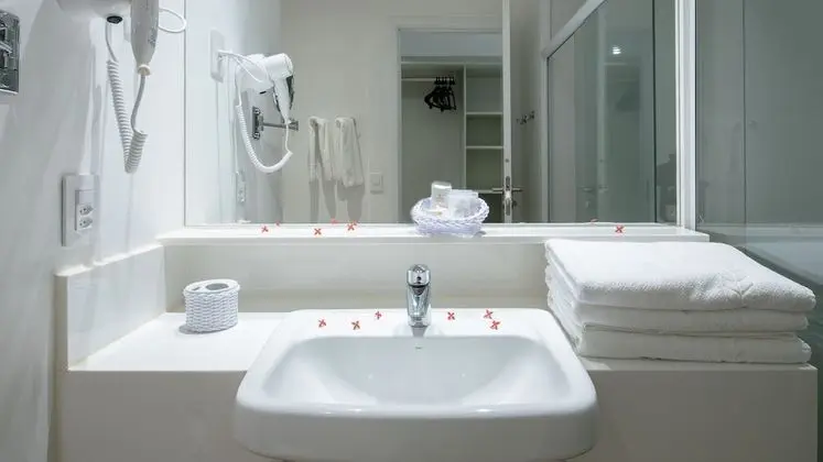 Quarto Standard - 1 cama queen e 1 cama solteiro. Vista jardim ou mangue
