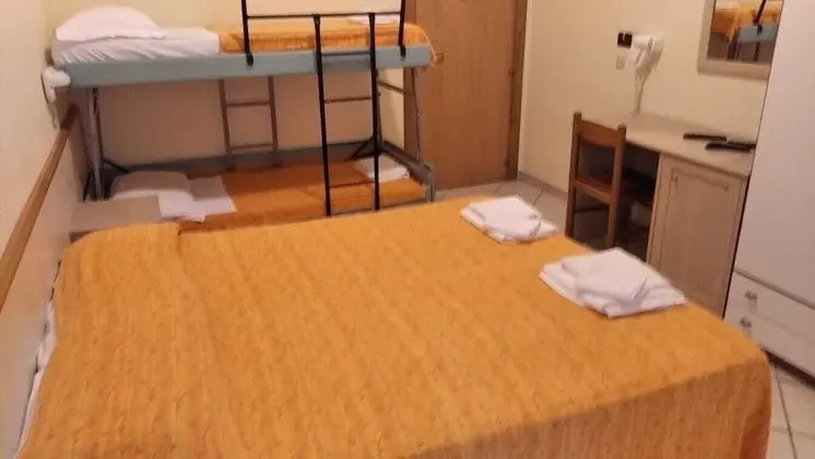 Tek Büyük veya İki Ayrı Yataklı Oda, Balkon