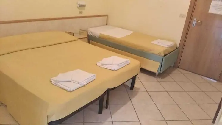 Tek Büyük veya İki Ayrı Yataklı Oda, Balkon