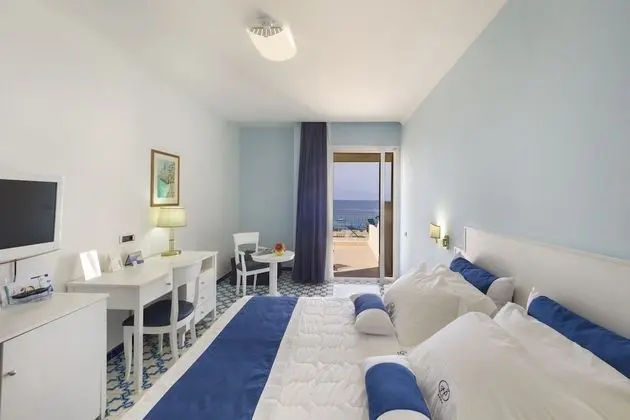 Deluxe Tek Büyük veya İki Ayrı Yataklı Oda, Teras, Deniz Manzaralı