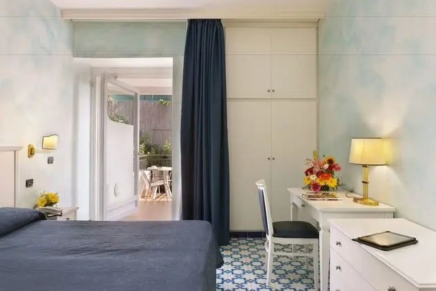 Standard Tek Büyük veya İki Ayrı Yataklı Oda, Balkon, Bahçe Manzaralı